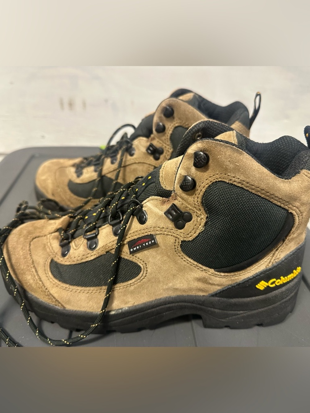 Columbia Women’s Tan and Black Outdoor Hiking Boots